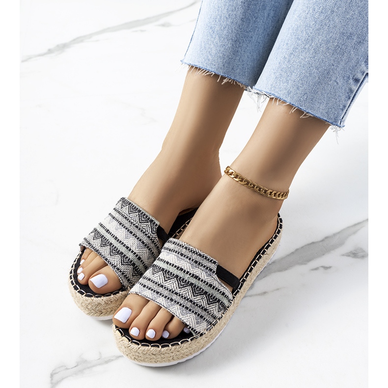 Chaussons noirs sur la plateforme Ana le noir 1