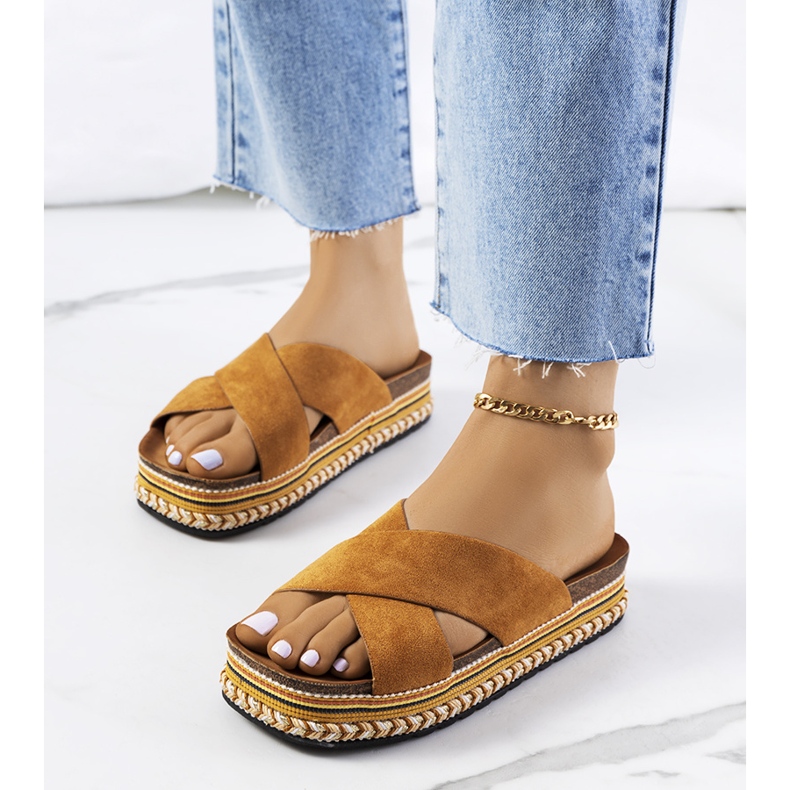 Chaussons marron sur la plateforme Muncho brun 1