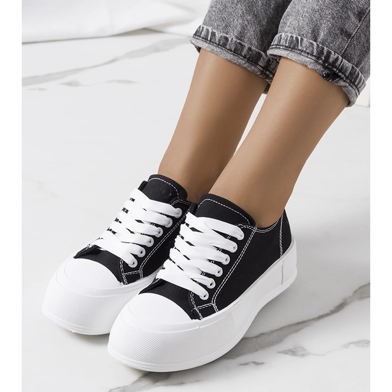 Baskets noires sur la plateforme Louisal le noir 1