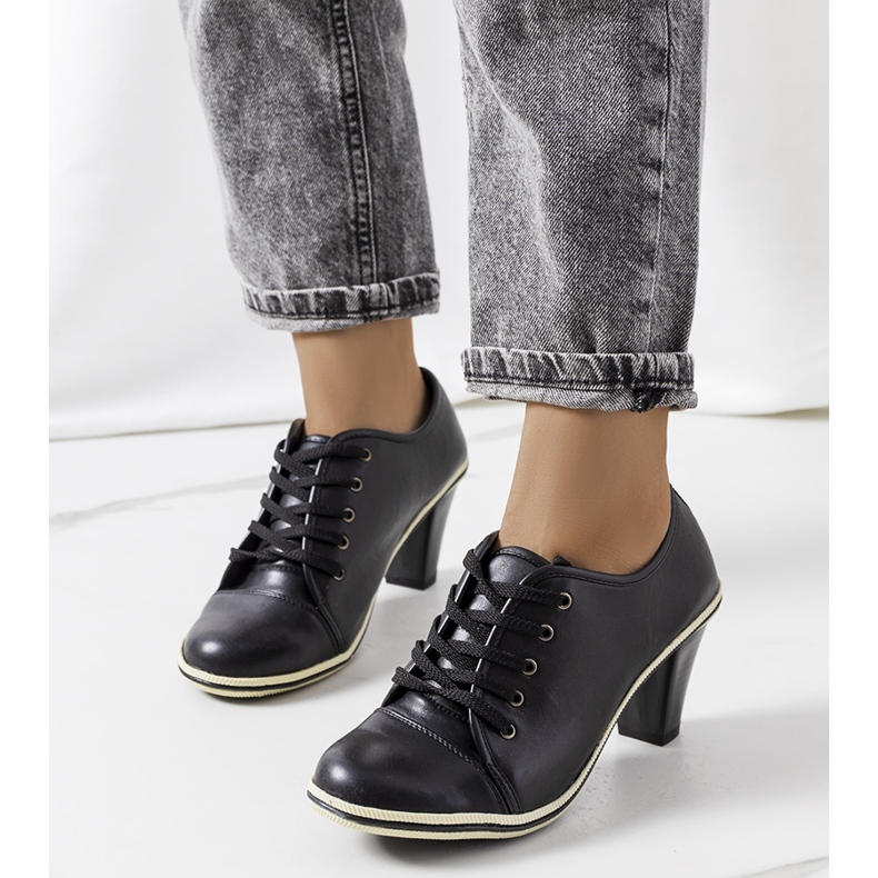 BM Chaussures noires sur le post Filra le noir 1 BM Chaussures noires sur le post Filra le noir 1