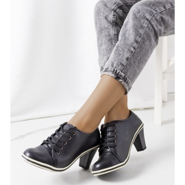BM Chaussures noires sur le post Filra le noir 2 BM Chaussures noires sur le post Filra le noir 2