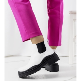 Bottes blanches sur une semelle haute Wekey 2