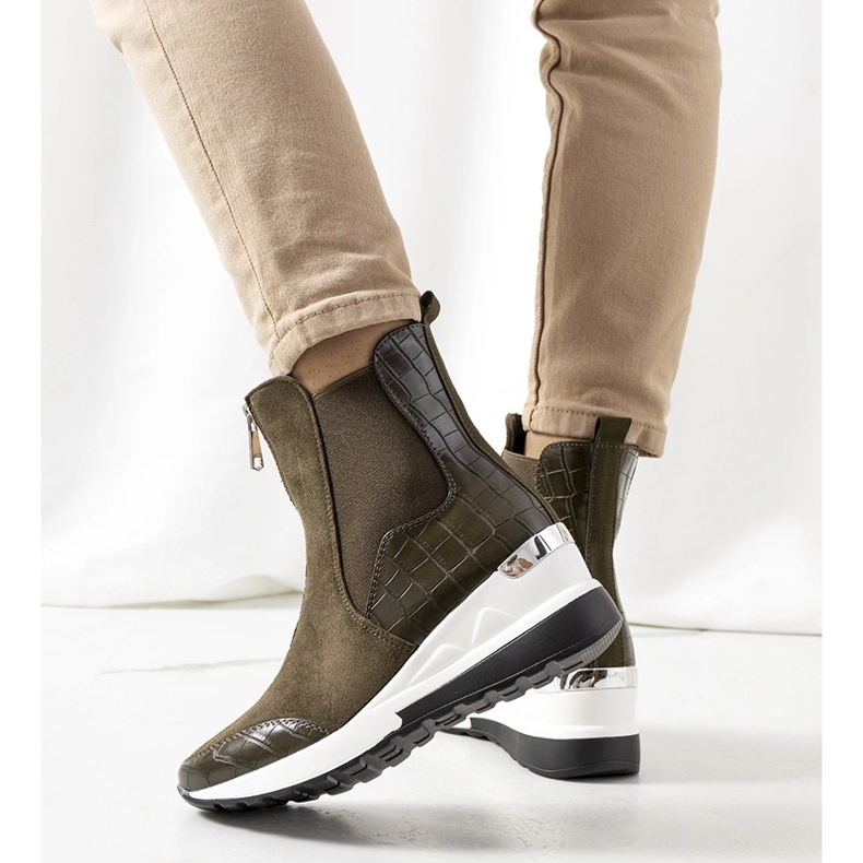 Baskets vertes sur le compensé Triaca 1