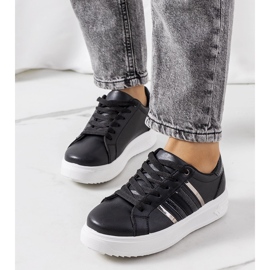 Baskets noires sur la plateforme Goldsmi le noir 1
