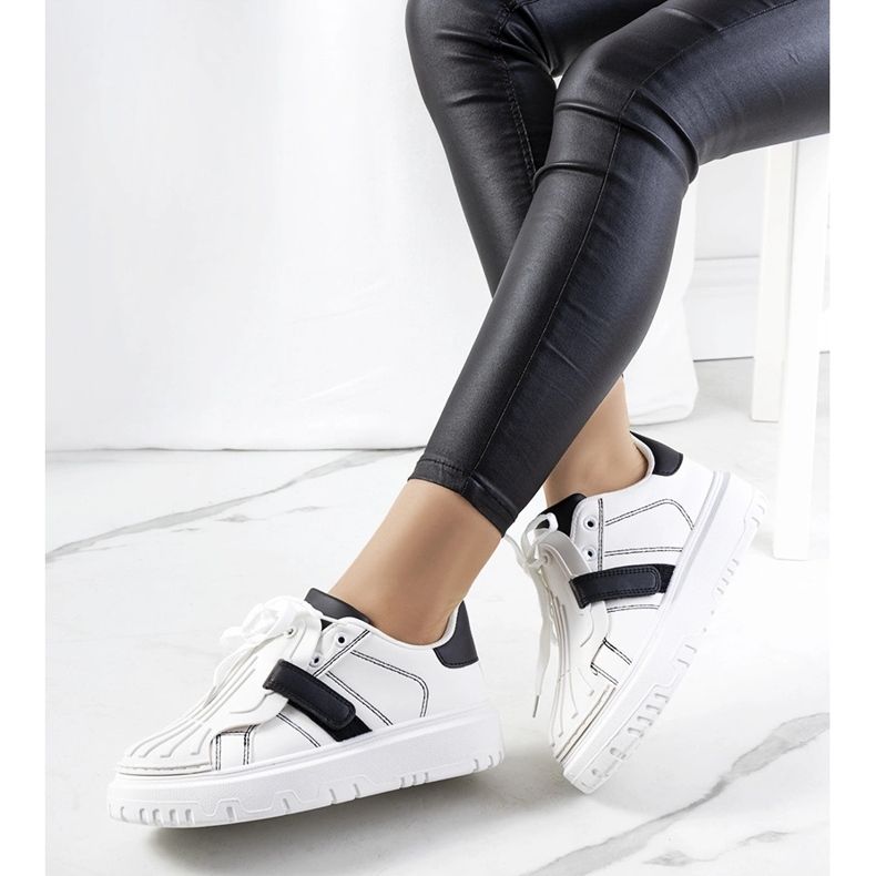 Baskets velcro blanches Pates 1