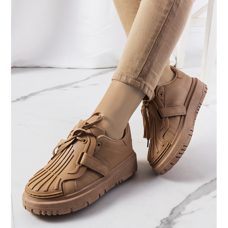 Baskets beiges avec Pates Velcro 1