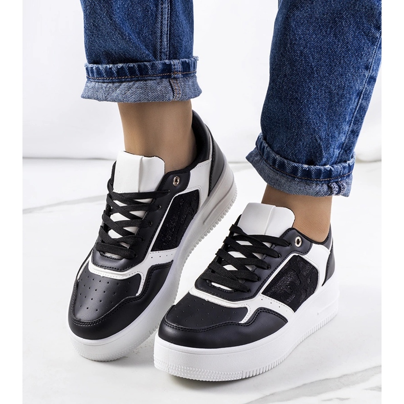 Baskets noires sur la plateforme Coronel 1