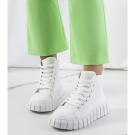 BM Baskets blanches sur la plateforme Horizo 1