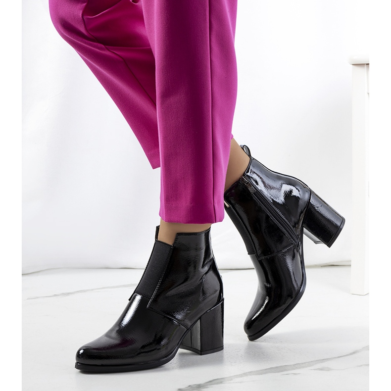 Cuir verni noir de Norwich 1