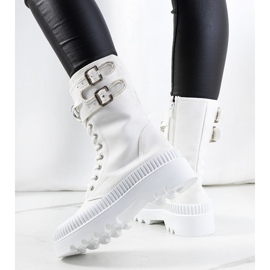 Baskets blanches avec chaîne Taus 2