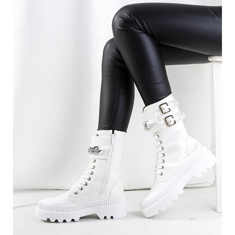 Baskets blanches avec chaîne Taus 1