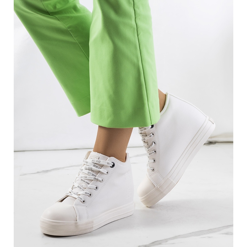 Baskets blanches sur le compensé Big Star EE274128 1