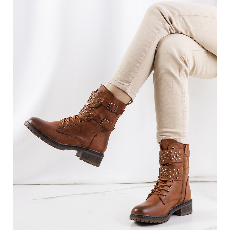 Femmes trappeurs chameliers Menez brun 1