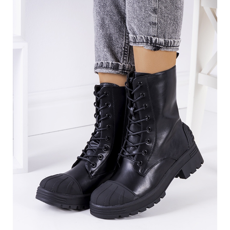 Bottes noires de Tergaron le noir 1