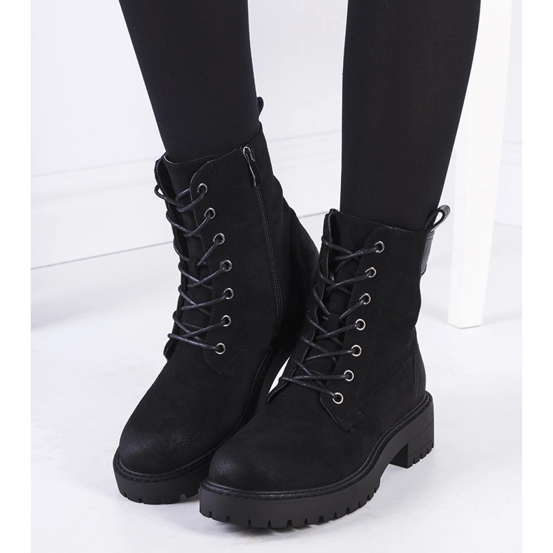 Bottines noires en daim écologique de Wellspring le noir 1