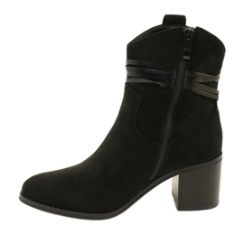 M.Daszyński Bottes de daim des femmes isolées avec une chaîne noire le noir 1