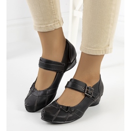 Escarpins noirs fermés par une ceinture Gomez le noir 1