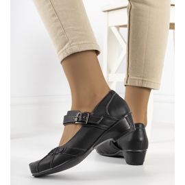 Escarpins noirs fermés par une ceinture Gomez 2