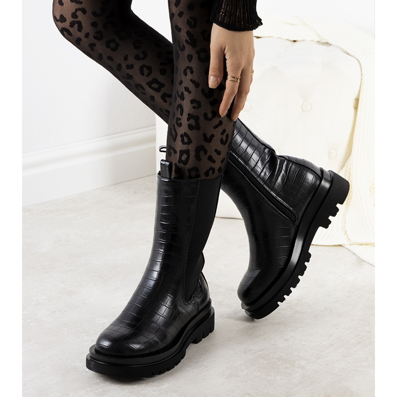 Bottes noires d'Ibraga le noir 1 Bottes noires d'Ibraga le noir 1