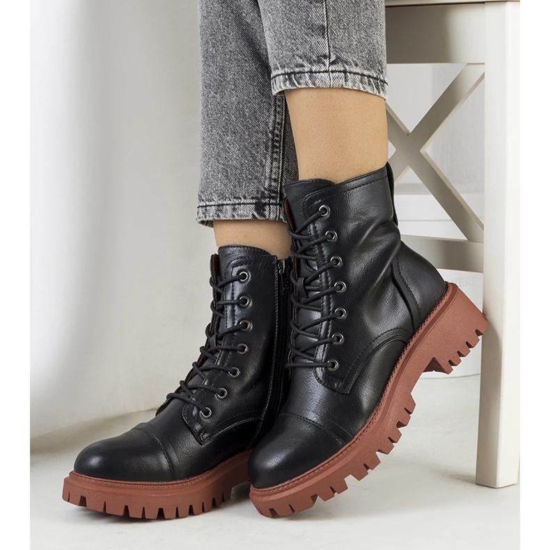 Bottes noires sur une semelle Rukit marron le noir 1