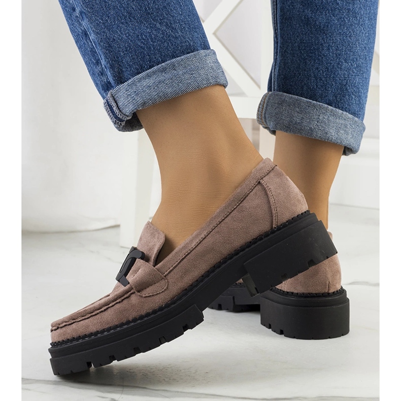 Chaussures en éco-daim marron beige 1