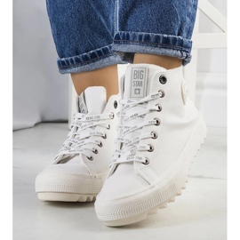 Baskets isolées blanches Big Star GG274108 1