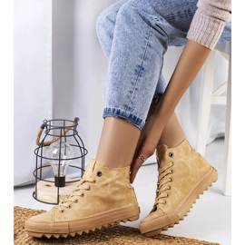 Baskets isolées marron Big Star GG274072 beige 1 Baskets isolées marron Big Star GG274072 beige 1