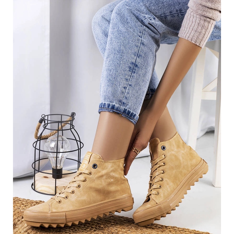 Baskets isolées marron Big Star GG274072 beige 1 Baskets isolées marron Big Star GG274072 beige 1