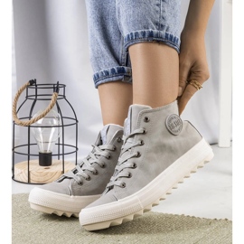 Baskets isolées grises Big Star EE274114 1 Baskets isolées grises Big Star EE274114 1