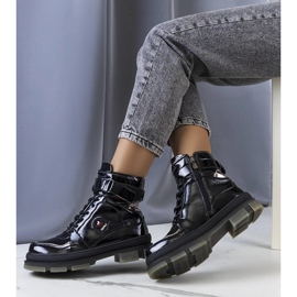 Bottes en cuir verni noir de Salent le noir 1