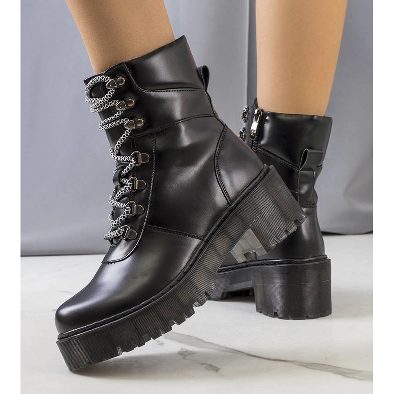 Bottes noires avec un lien Hildel décoratif le noir 1