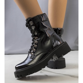 PA1 Bottes noires sur la semelle du tracteur d'Iglesi le noir 1 PA1 Bottes noires sur la semelle du tracteur d'Iglesi le noir 1