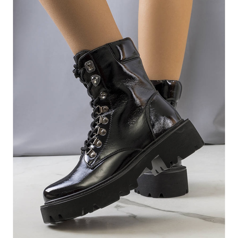 PA1 Bottes noires sur la semelle du tracteur d'Iglesi le noir 1 PA1 Bottes noires sur la semelle du tracteur d'Iglesi le noir 1