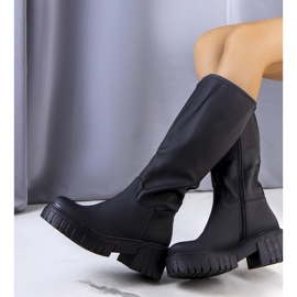 BM Bottes noires isolées de Salda le noir 1