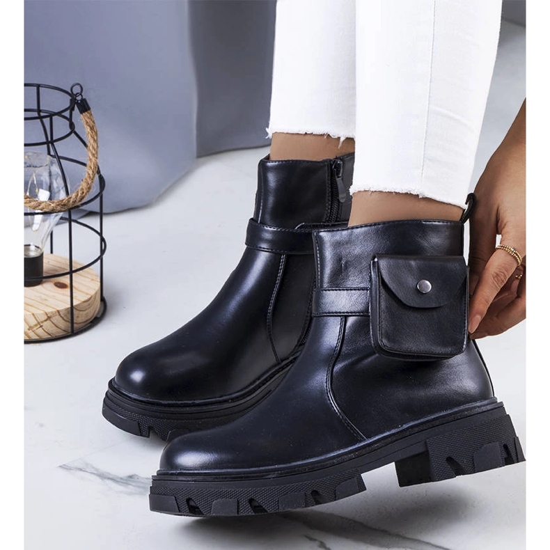 Bottes noires avec un sachet Lilliana 1