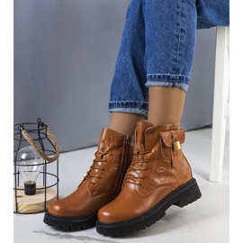 Bottes Coal isolées marron brun 1