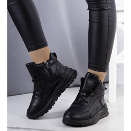 Baskets isolées noires de Tasma 1