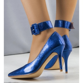 Pin's Janin bleu métallisé 1