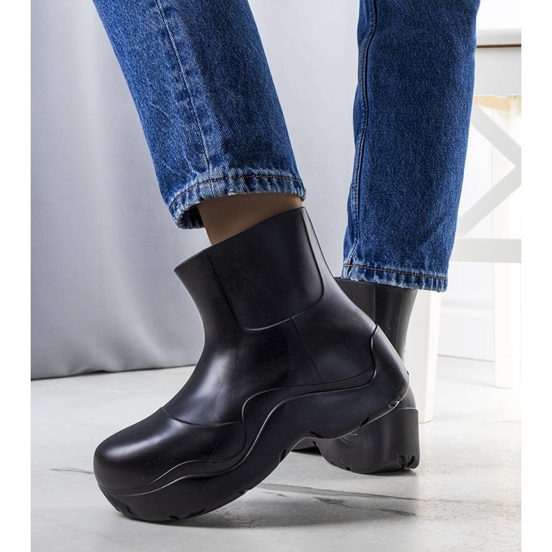 Bottes en caoutchouc noir sur une semelle Frolo haute le noir 1