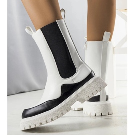 Bottes hautes blanches de Valeris noir 1