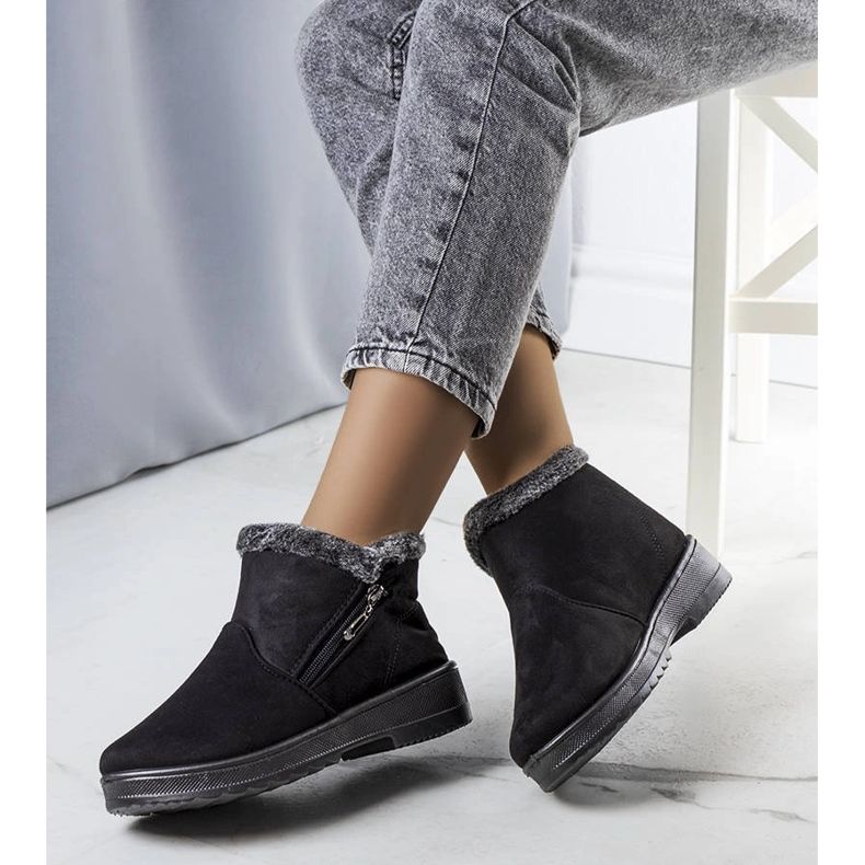 Bottes de neige isolées noires avec fourrure de Wren le noir 1