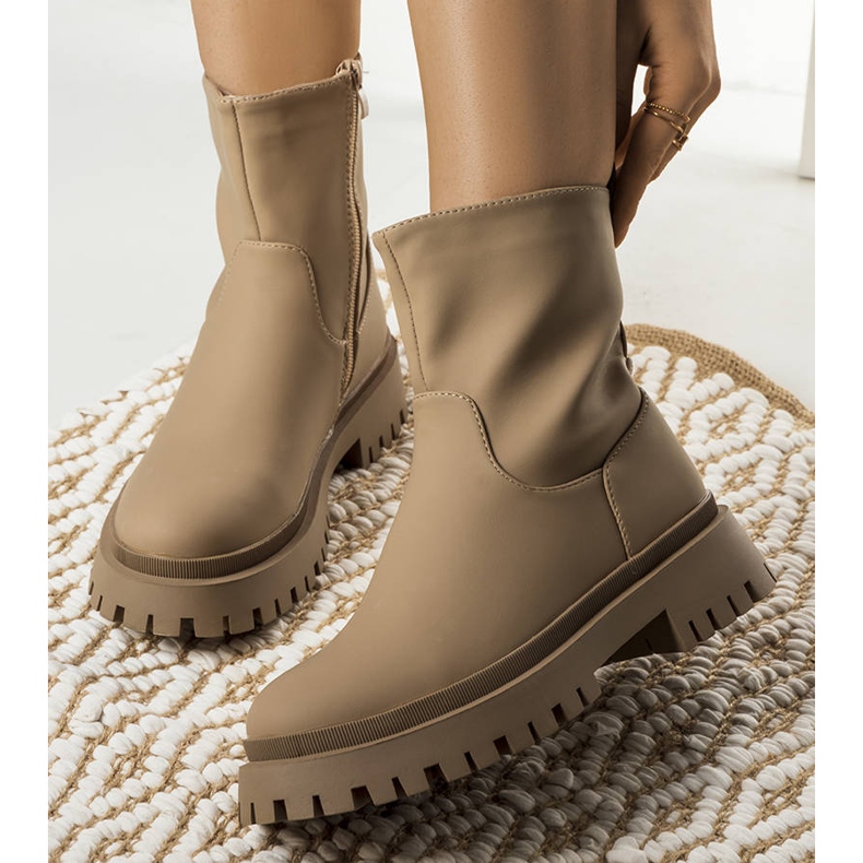 Bottes isolées brun basilic 1