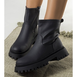 Bottes isolées noires de Basil le noir 1