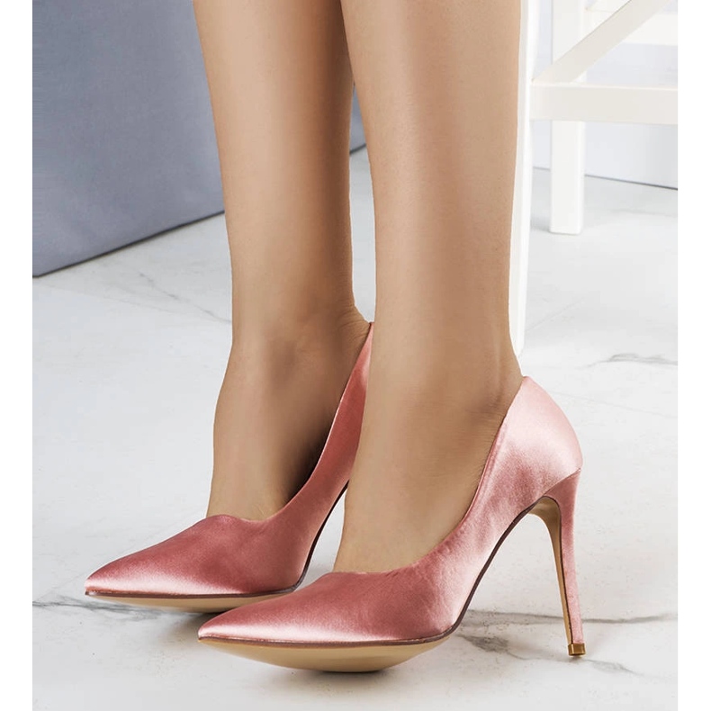 Épingles roses au fini satiné de Lochlan 1