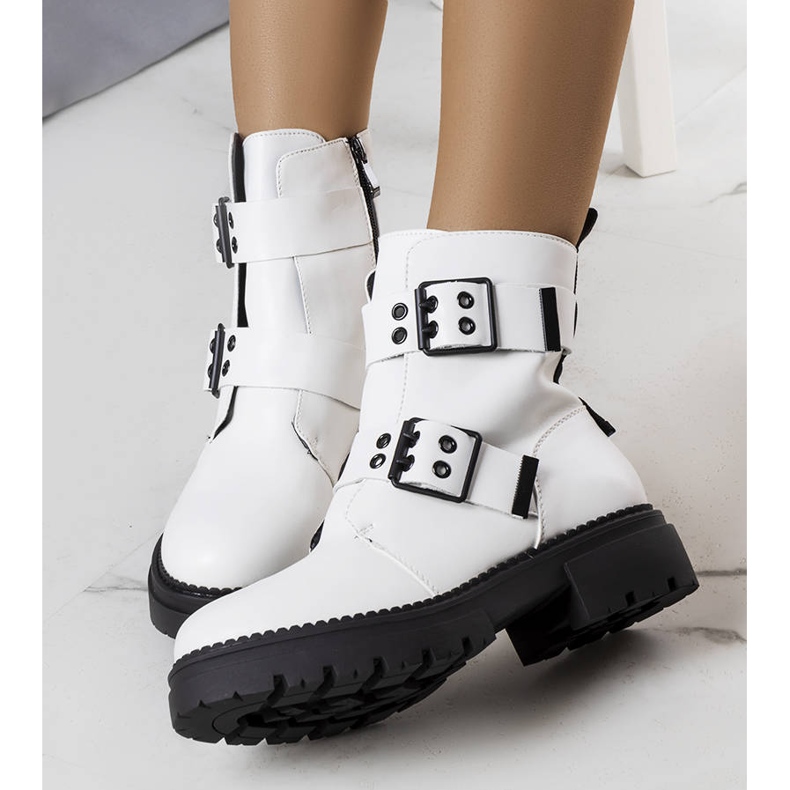 Bottes isolées blanches Cantin 1