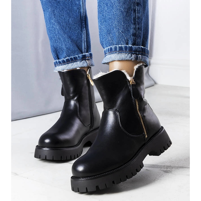 Bottes isolées noires avec fourrure de Teris 1