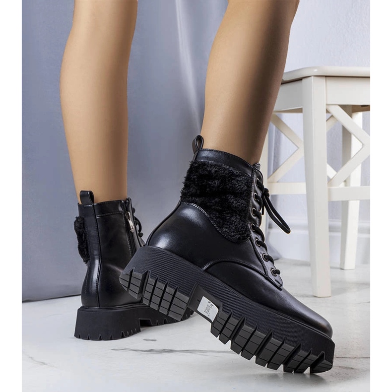 Bottes isolées noires avec fourrure de Dixie le noir 1