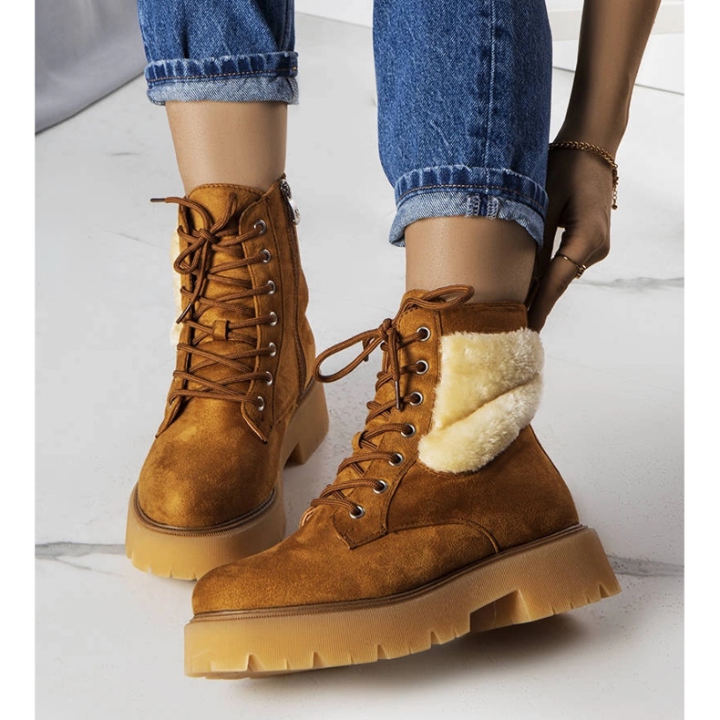 Bottes isolées marron avec fourrure de Bernar brun 1