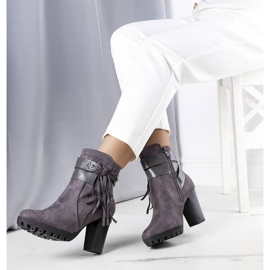 BM Bottes isolées grises de Rayan 1
