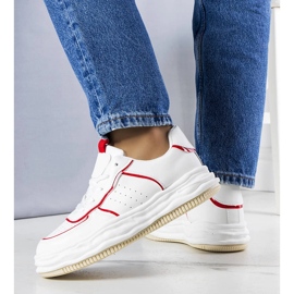 Baskets blanches avec empiècements rouges de Nettie 2